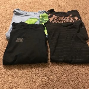 4 large men's shirts.